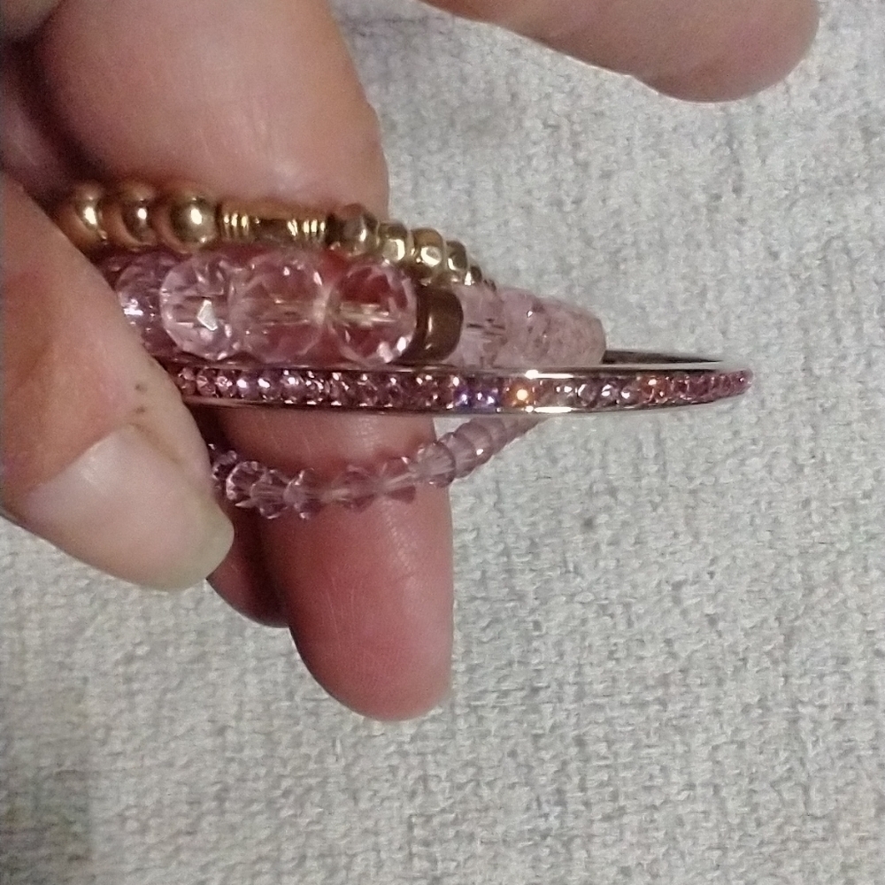Goldtone silvertone pink 🩷 crystal 🔮 beaded stretch bracelet set